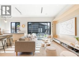 2 372 E 37 AVENUE, Vancouver, British Columbia