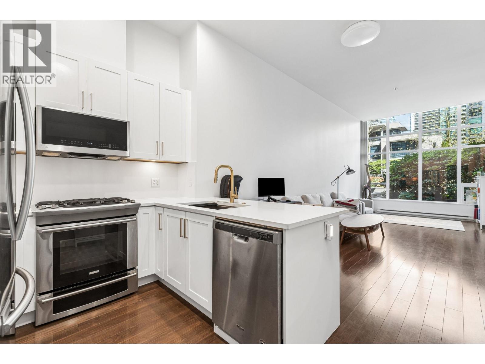 101 2077 ROSSER AVENUE, burnaby, British Columbia