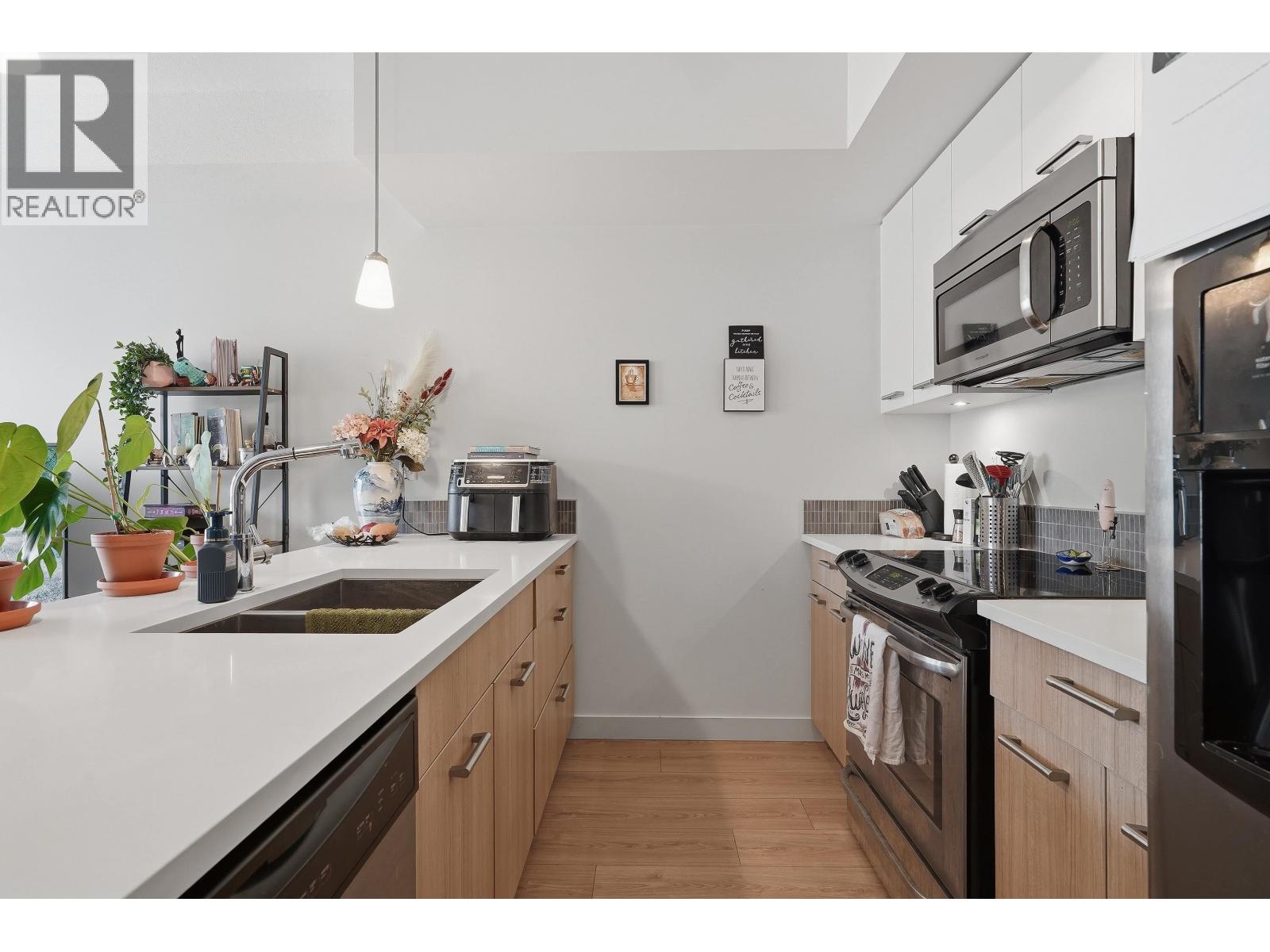 304 2214 KELLY AVENUE, port coquitlam, British Columbia