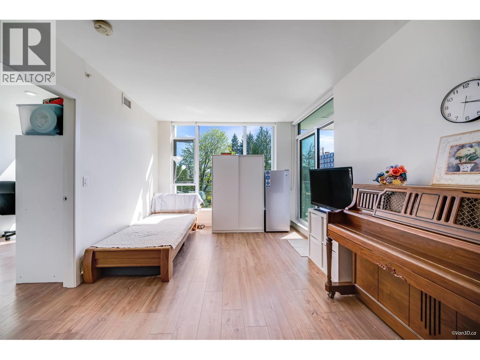 205 585 Austin Avenue, Coquitlam, British Columbia  V3K 0G6 - Photo 2 - R3116408