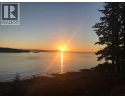 6437 SUNSHINE COAST HIGHWAY, Sechelt, British Columbia