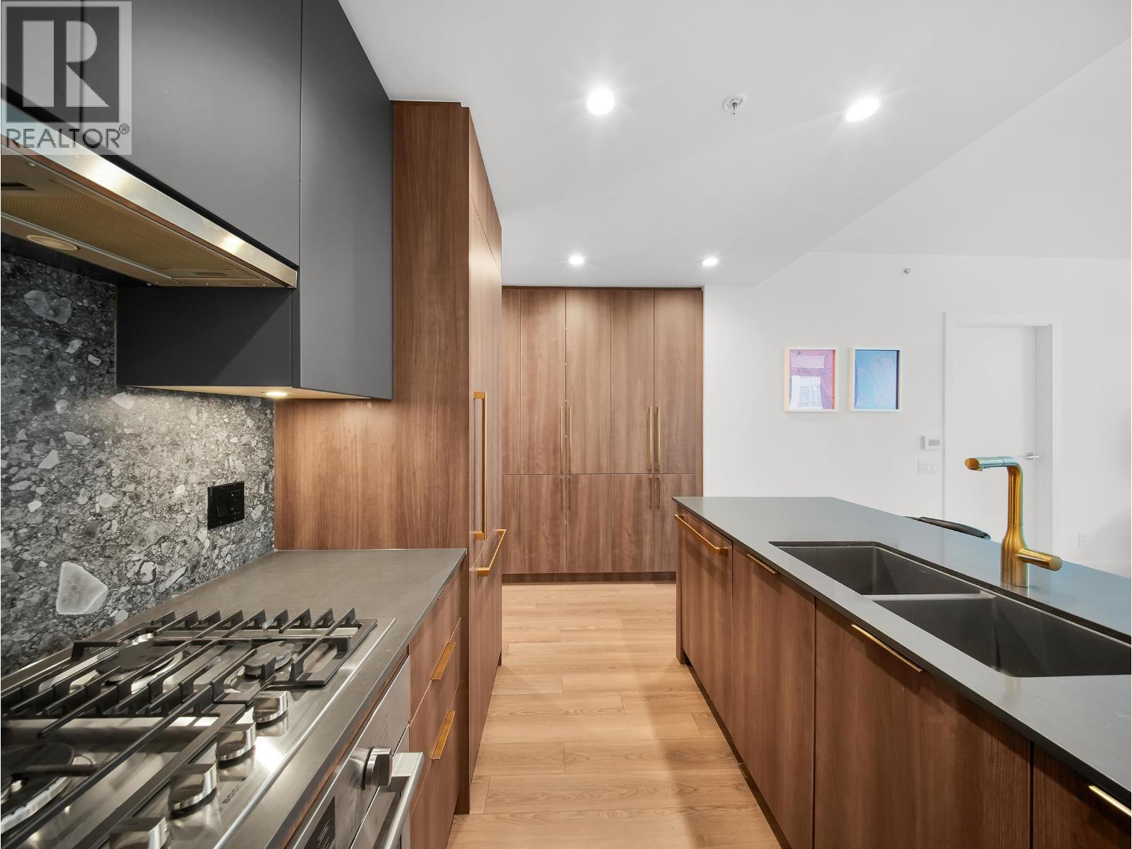 404 2375 Emery Court, North Vancouver, British Columbia  V7J 0E8 - Photo 8 - R3090696