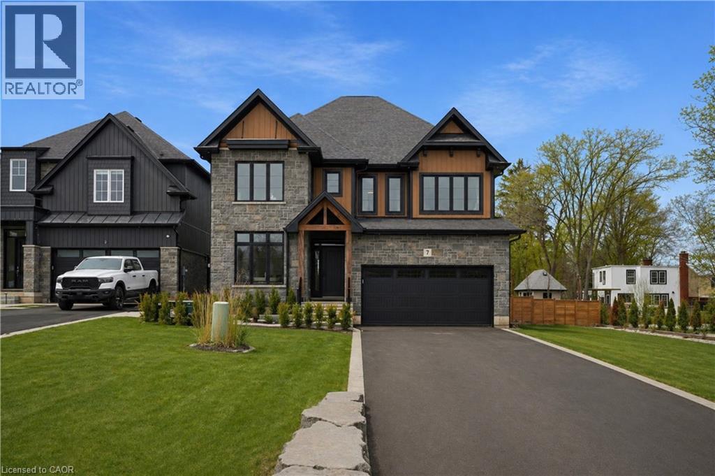 7 Bartlett Avenue, Grimsby, Ontario  L3M 5N7 - Photo 2 - 40807939