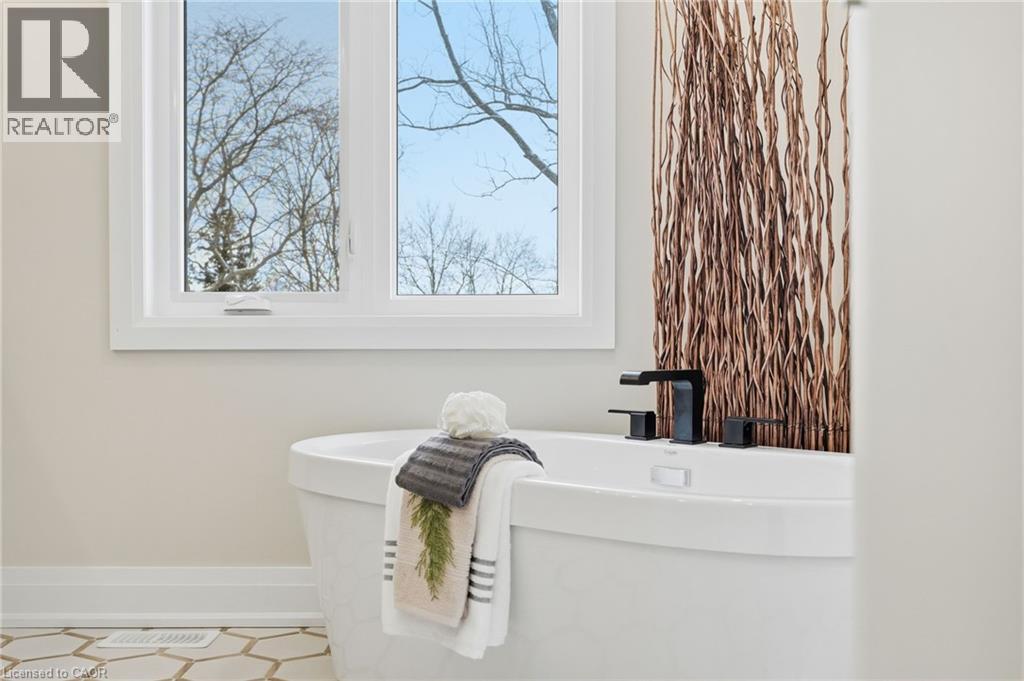 7 Bartlett Avenue, Grimsby, Ontario  L3M 5N7 - Photo 34 - 40807939