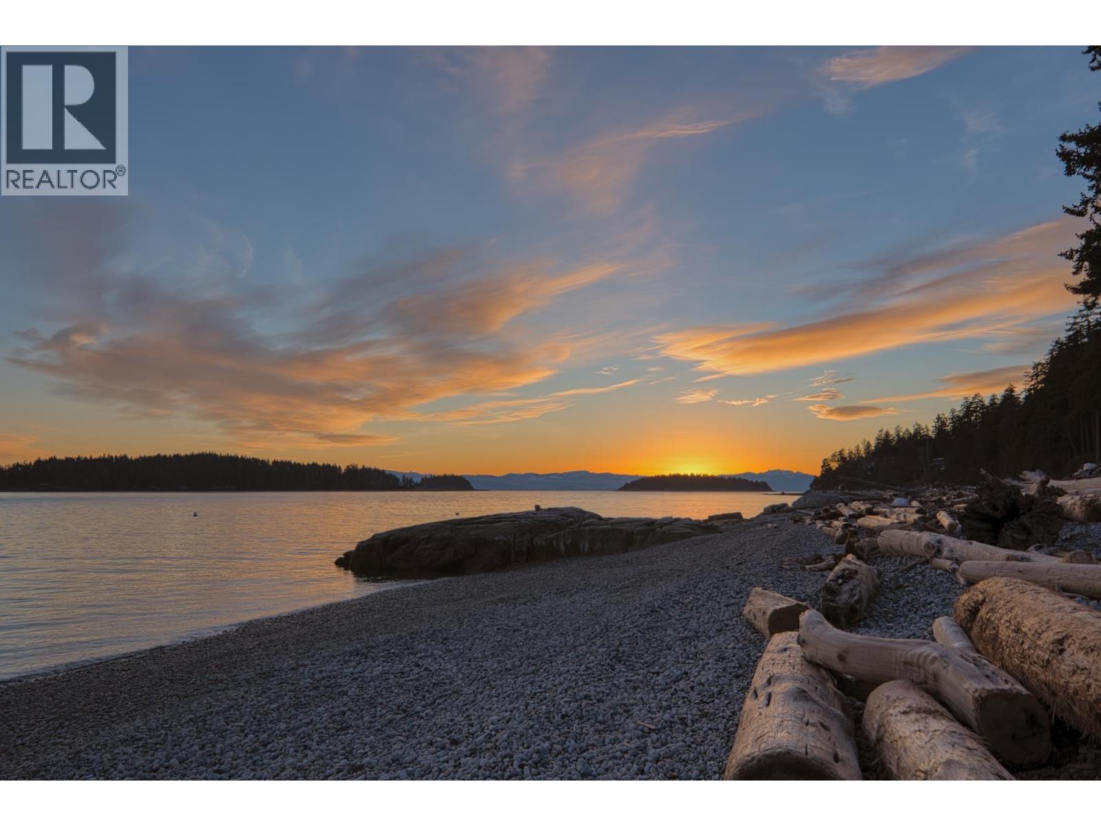 6035 Silverstone Lane, Sechelt, British Columbia  V7Z 0T8 - Photo 3 - R3112481