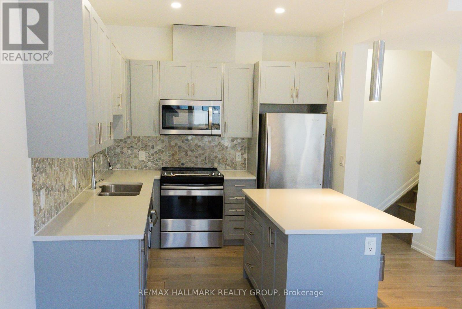 55 Cherry Blossom Private Private W, Ottawa, Ontario  K2H 0C4 - Photo 10 - X13050960