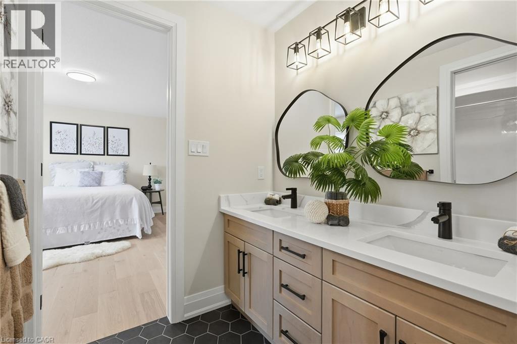 7 Bartlett Avenue, Grimsby, Ontario  L3M 5N7 - Photo 7 - 40807939