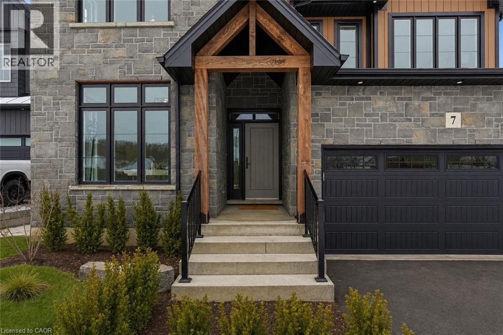 7 Bartlett Avenue, Grimsby, Ontario  L3M 5N7 - Photo 2 - 40807939