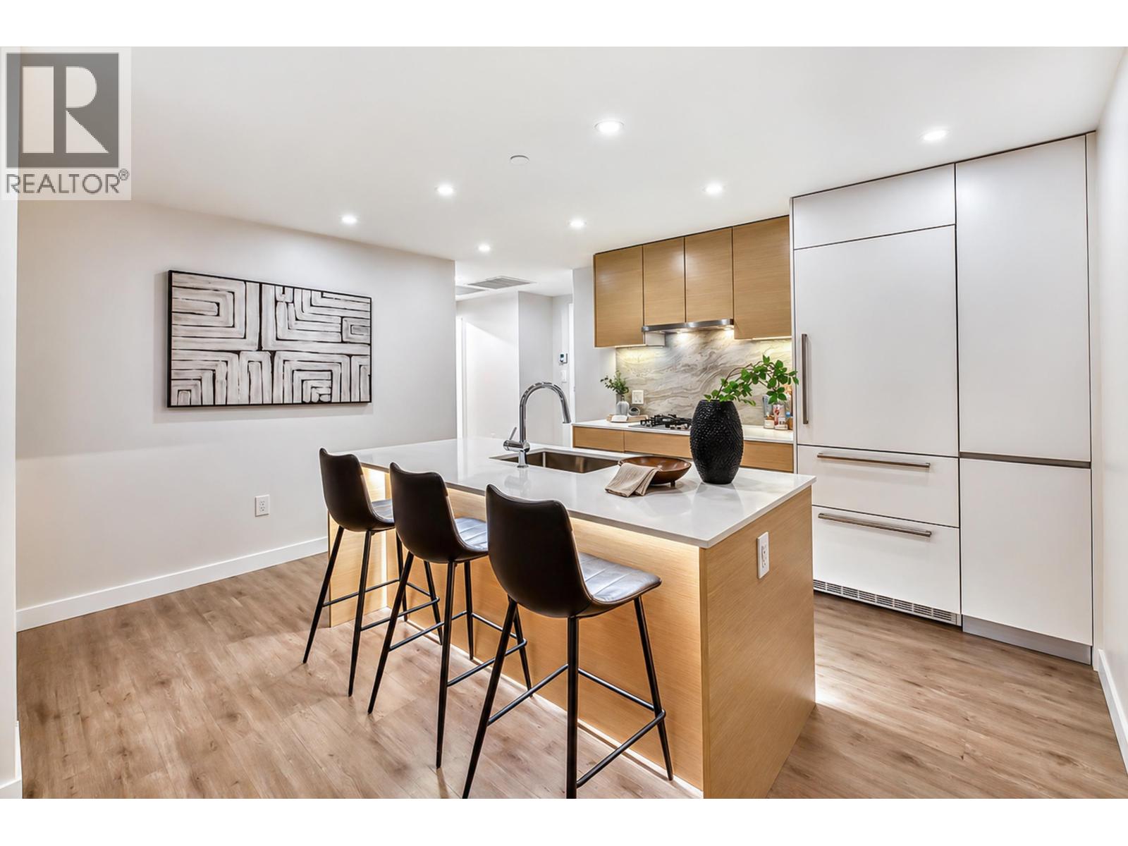 1104 200 Klahanie Court, West Vancouver, British Columbia  V7P 0E4 - Photo 4 - R3116234