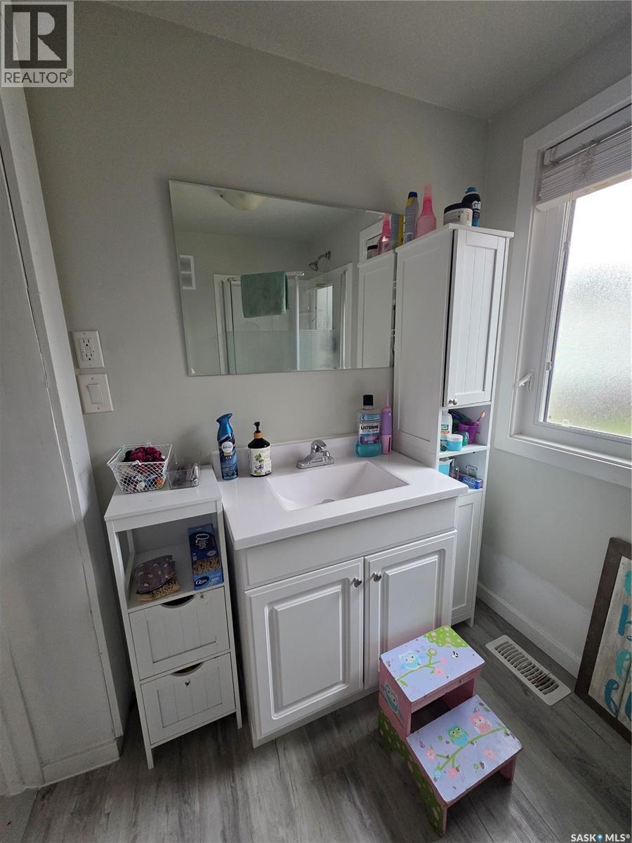 905 2nd Street, Estevan, Saskatchewan  S4A 0L3 - Photo 13 - SK034051