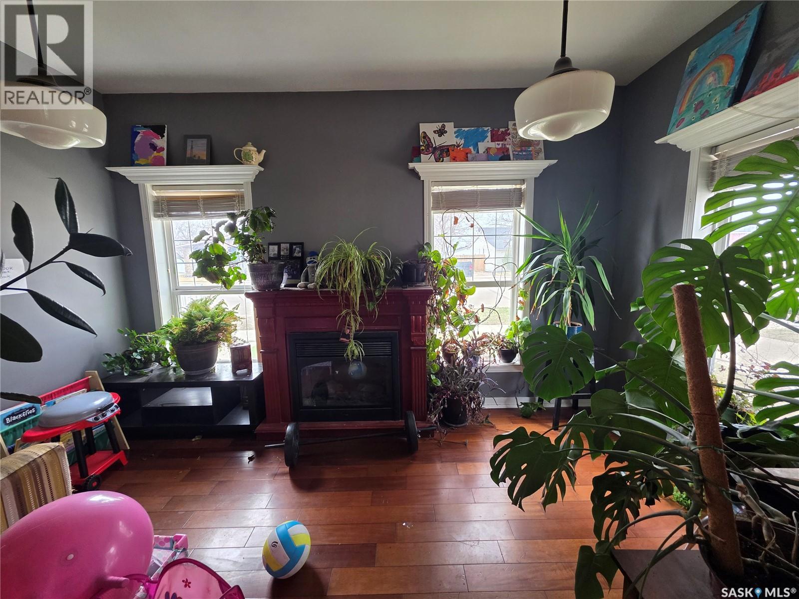 905 2nd Street, Estevan, Saskatchewan  S4A 0L3 - Photo 3 - SK034051