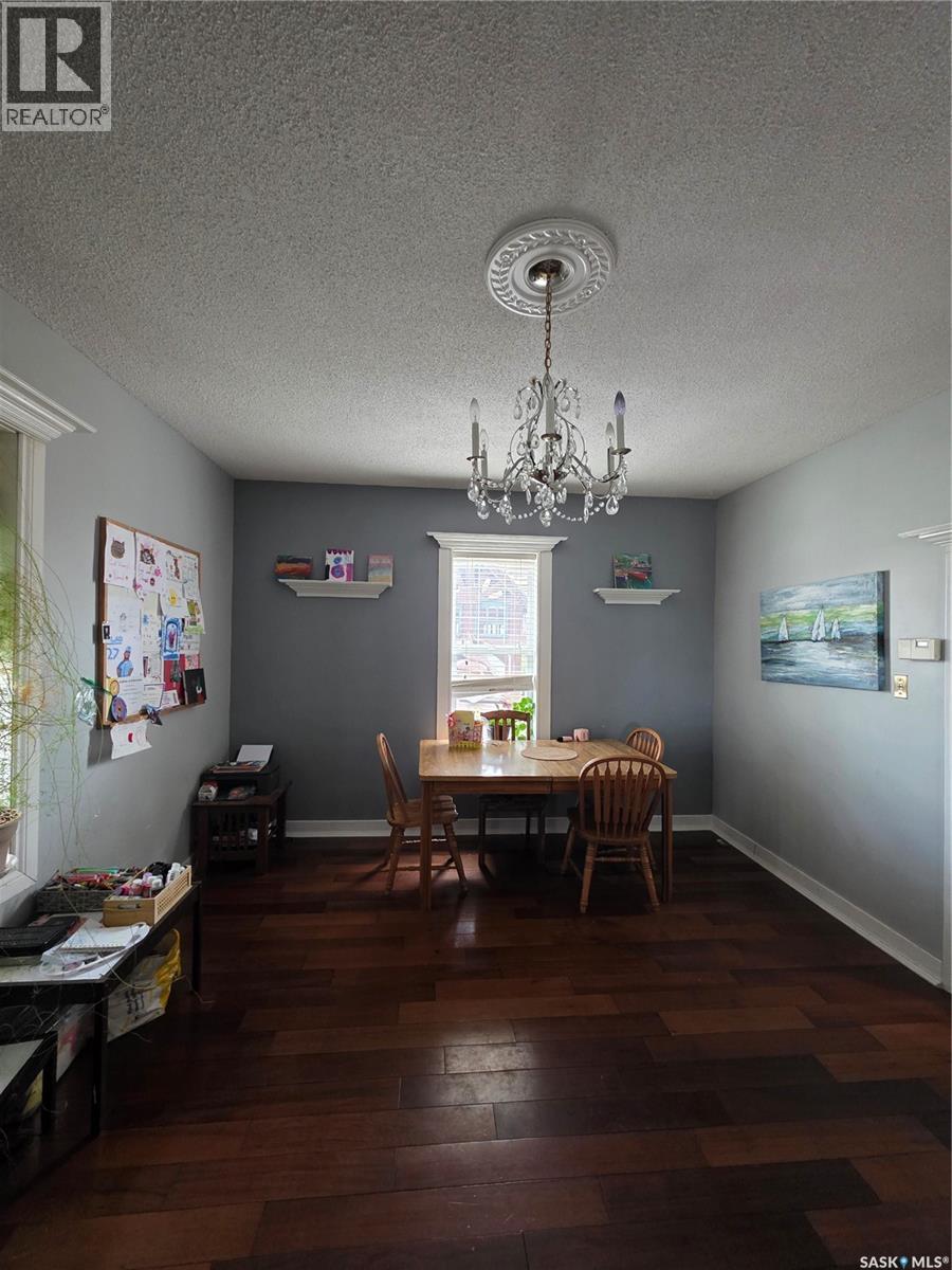 905 2nd Street, Estevan, Saskatchewan  S4A 0L3 - Photo 4 - SK034051