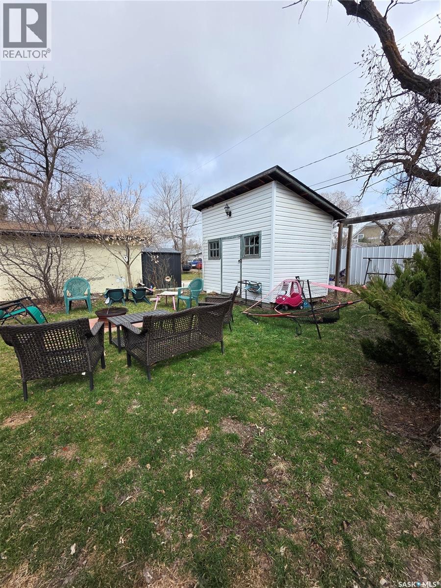 905 2nd Street, Estevan, Saskatchewan  S4A 0L3 - Photo 42 - SK034051