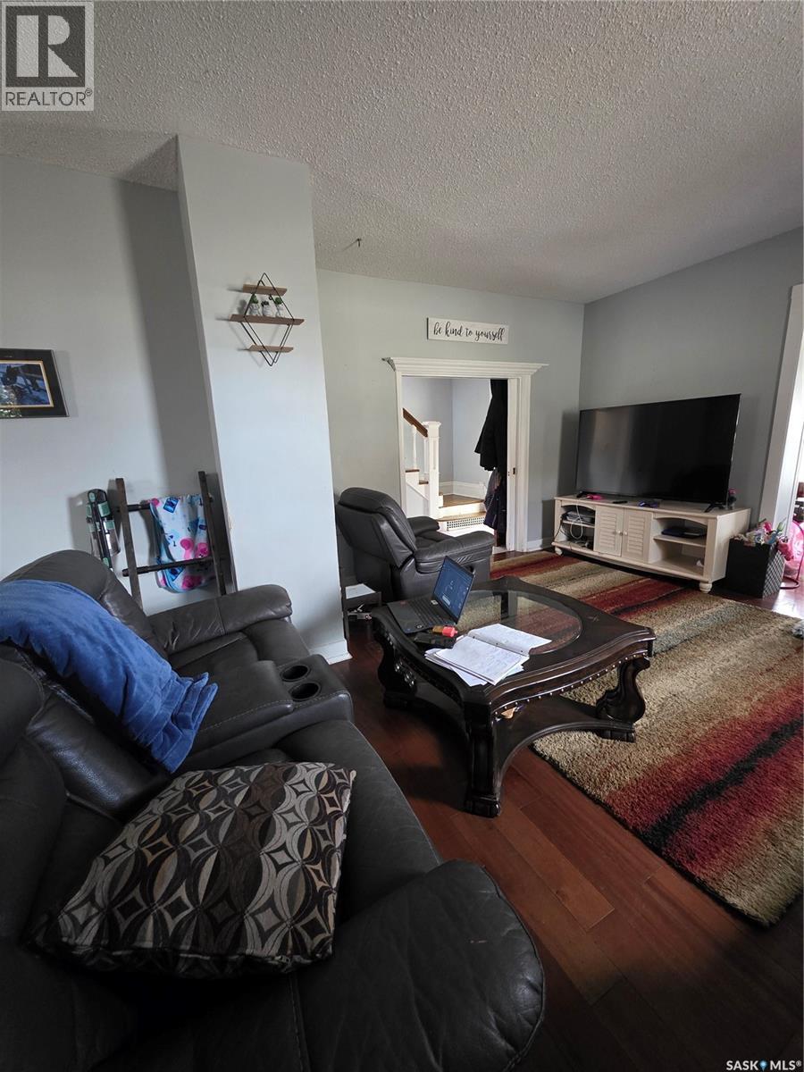 905 2nd Street, Estevan, Saskatchewan  S4A 0L3 - Photo 5 - SK034051