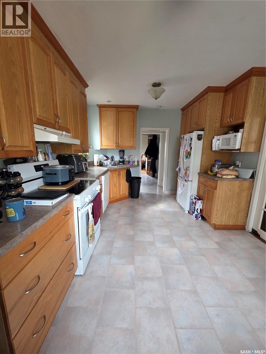 905 2nd Street, Estevan, Saskatchewan  S4A 0L3 - Photo 8 - SK034051