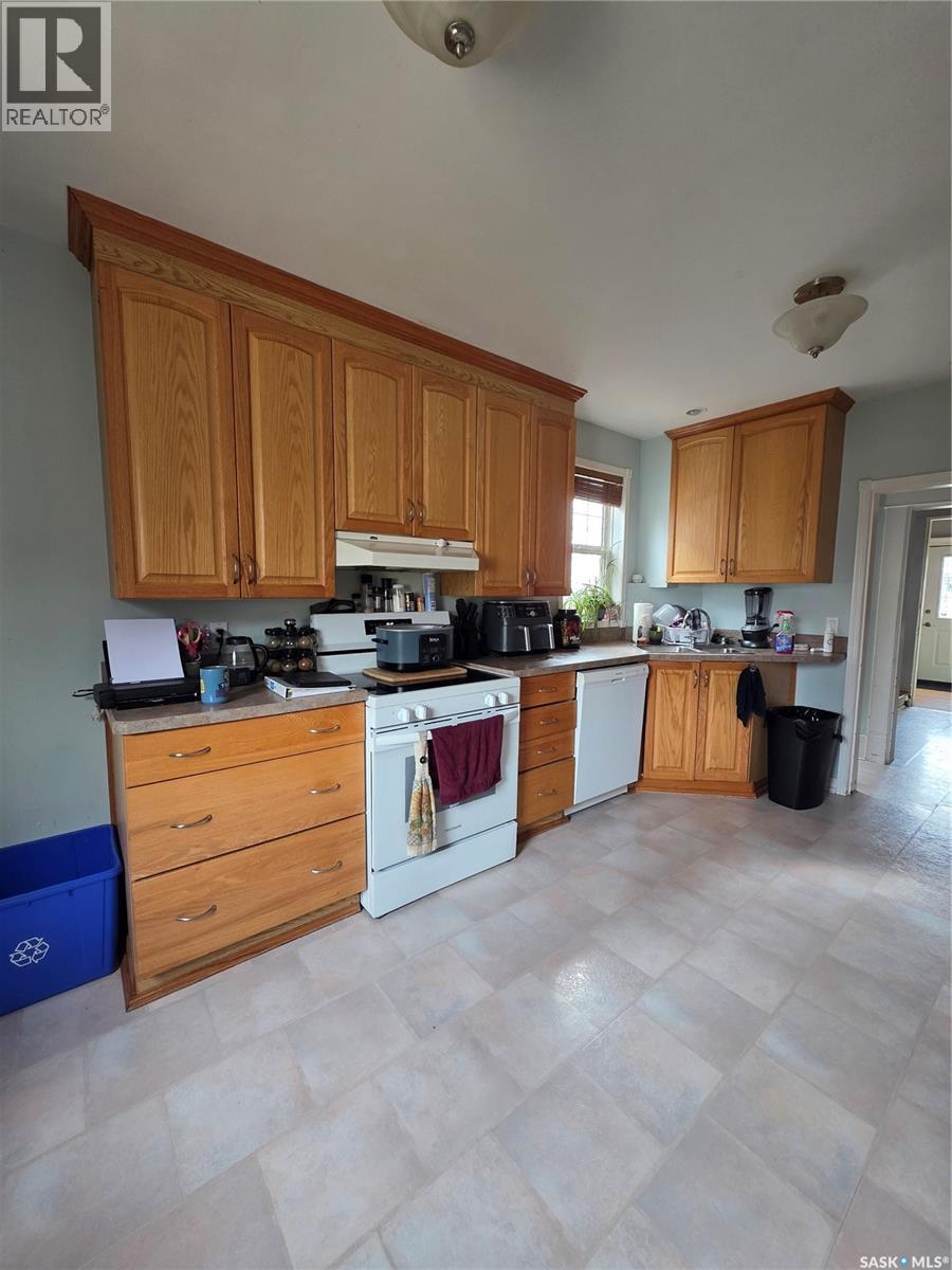 905 2nd Street, Estevan, Saskatchewan  S4A 0L3 - Photo 9 - SK034051