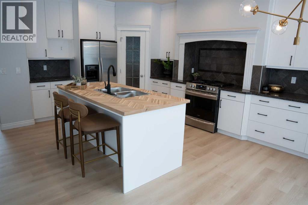 3 Strathridge Bay Sw, Calgary, Alberta  T3H 4S1 - Photo 4 - A2303312