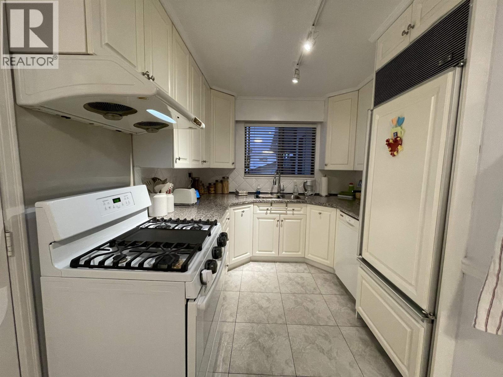 5100 FULWELL STREET, Burnaby, British Columbia