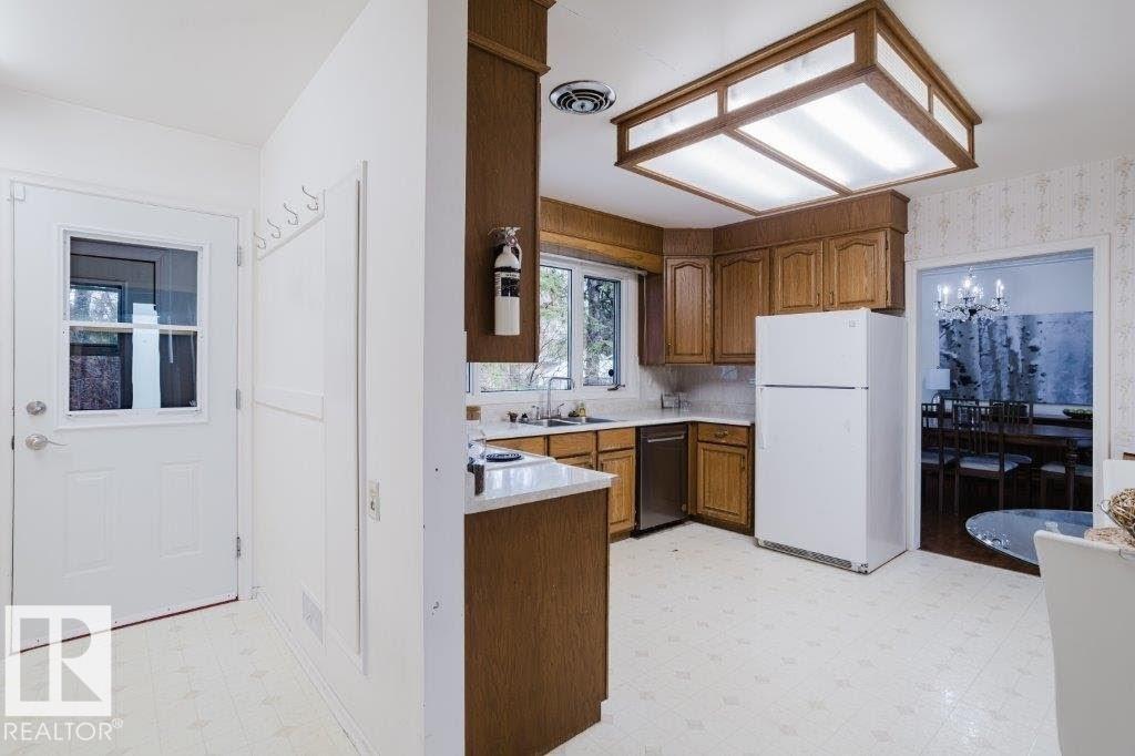 7907 Saskatchewan Dr Nw, Edmonton, Alberta  T6G 2L3 - Photo 17 - E4484436