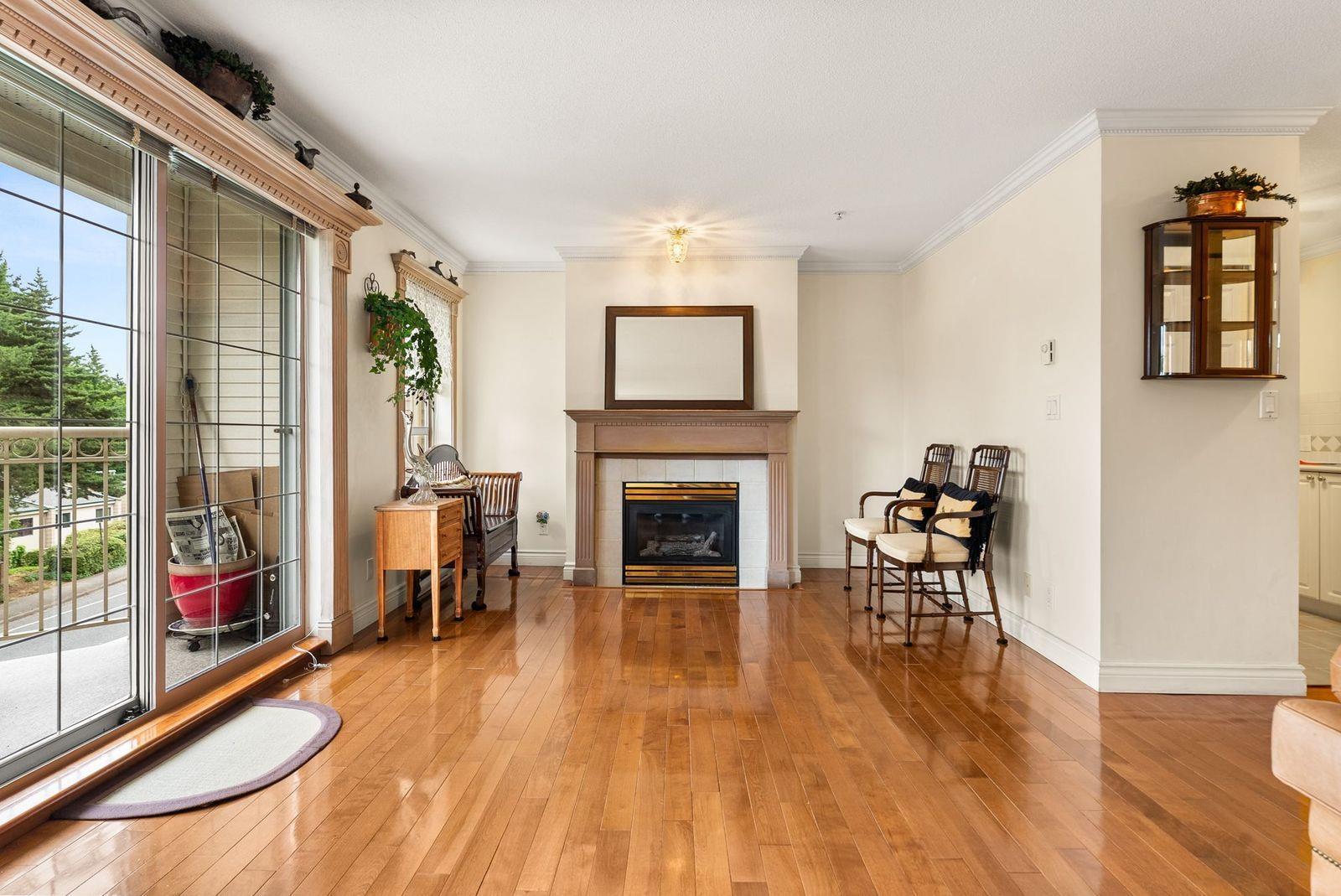 302 15258 105 AVENUE, Surrey, British Columbia