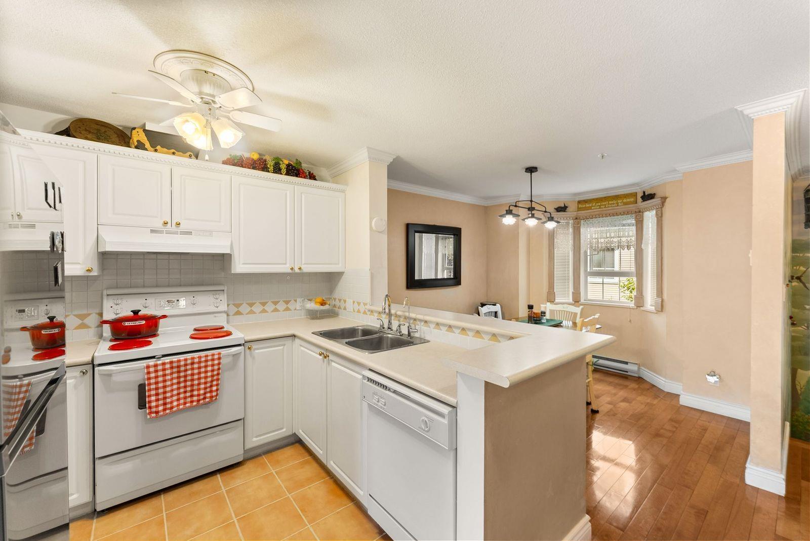 302 15258 105 Avenue, Surrey, British Columbia  V3R 0W8 - Photo 4 - R3116366