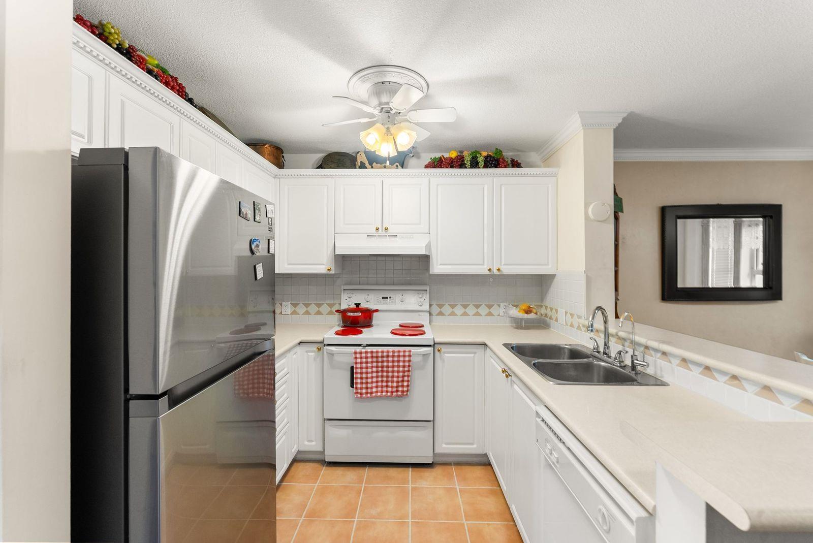 302 15258 105 Avenue, Surrey, British Columbia  V3R 0W8 - Photo 15 - R3116366