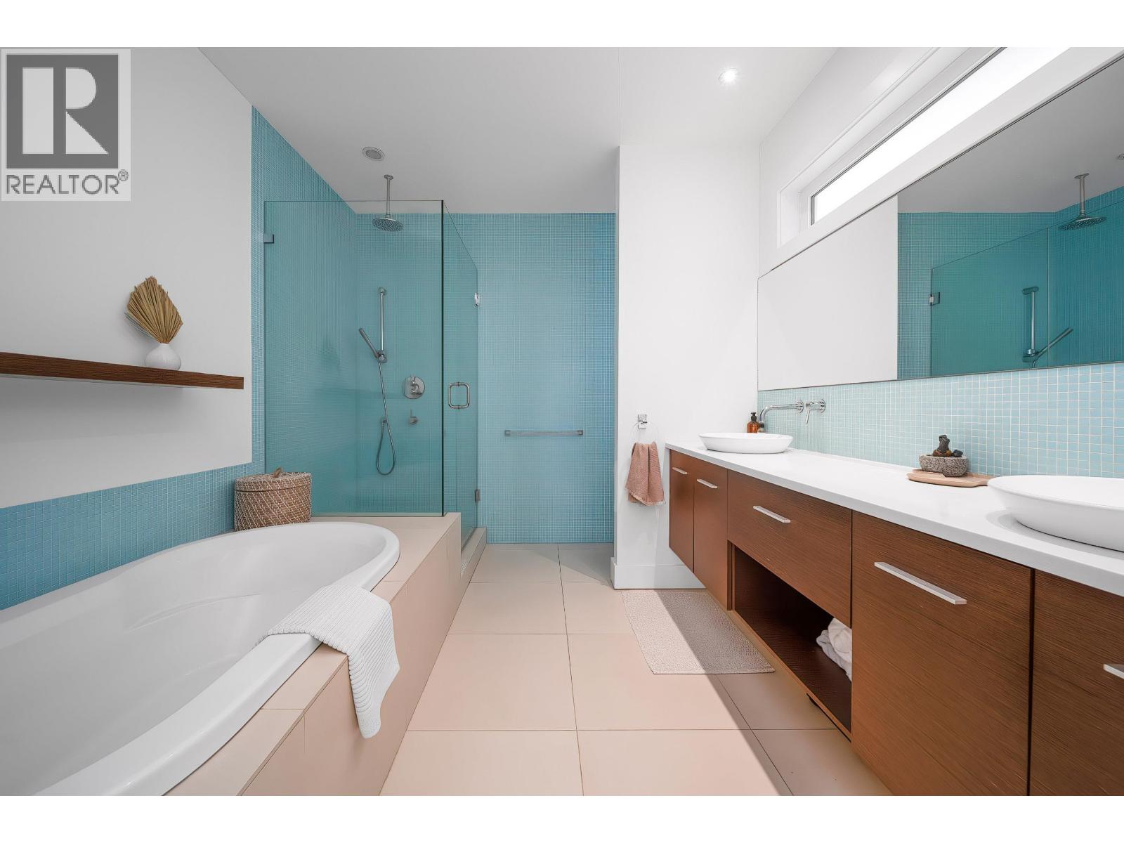 18 Hythe Avenue, Burnaby, British Columbia  V5B 3H7 - Photo 9 - R3116424