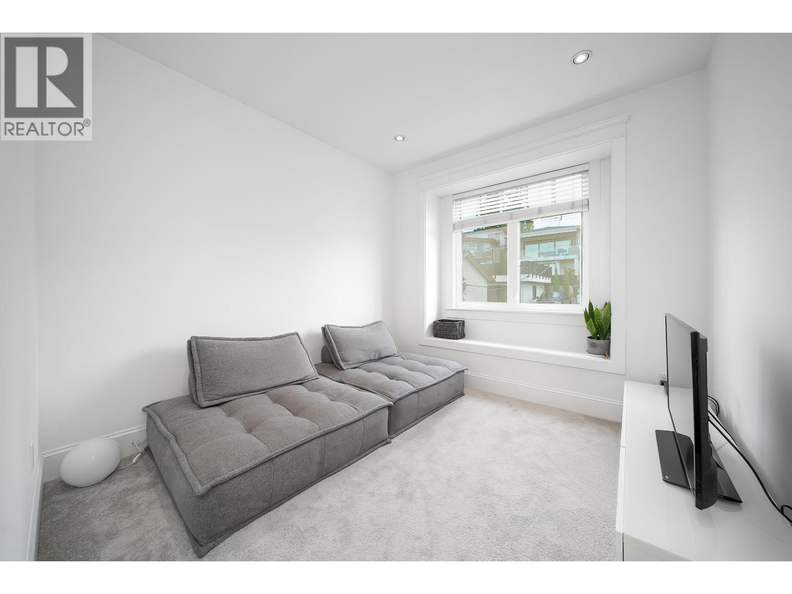 18 Hythe Avenue, Burnaby, British Columbia  V5B 3H7 - Photo 16 - R3116424