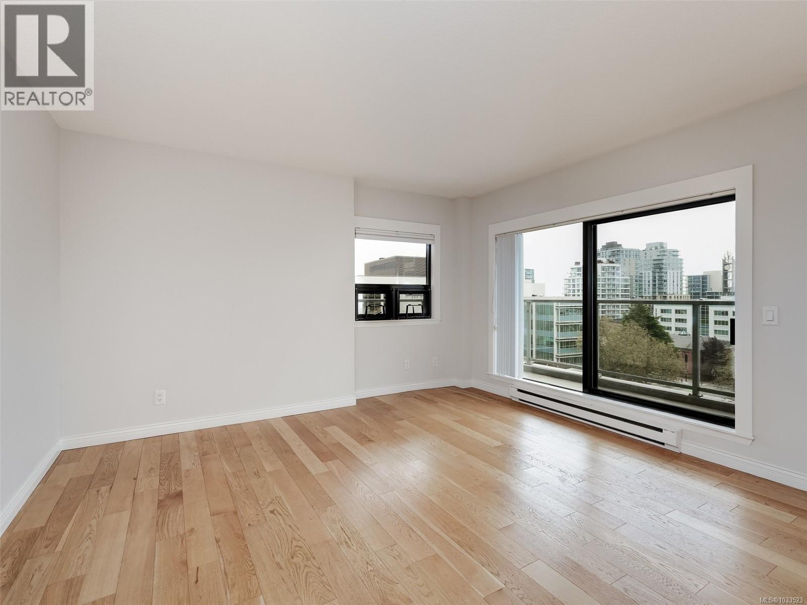 803 770 Cormorant St, Victoria, British Columbia  V8W 3J3 - Photo 2 - 1033523