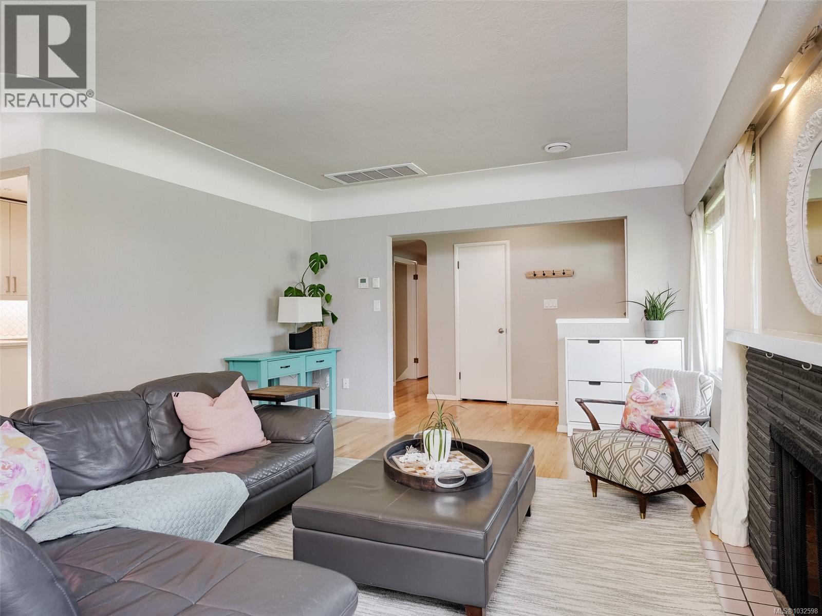 632 Lambie Dr, Saanich, British Columbia  V8Z 2L8 - Photo 4 - 1032598