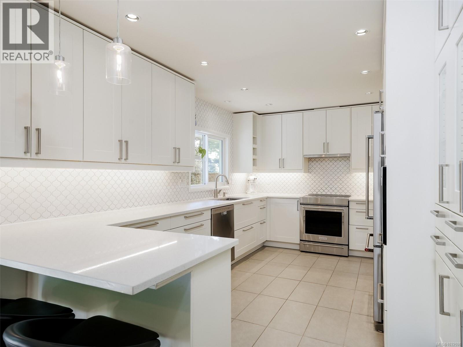 632 Lambie Dr, Saanich, British Columbia  V8Z 2L8 - Photo 6 - 1032598