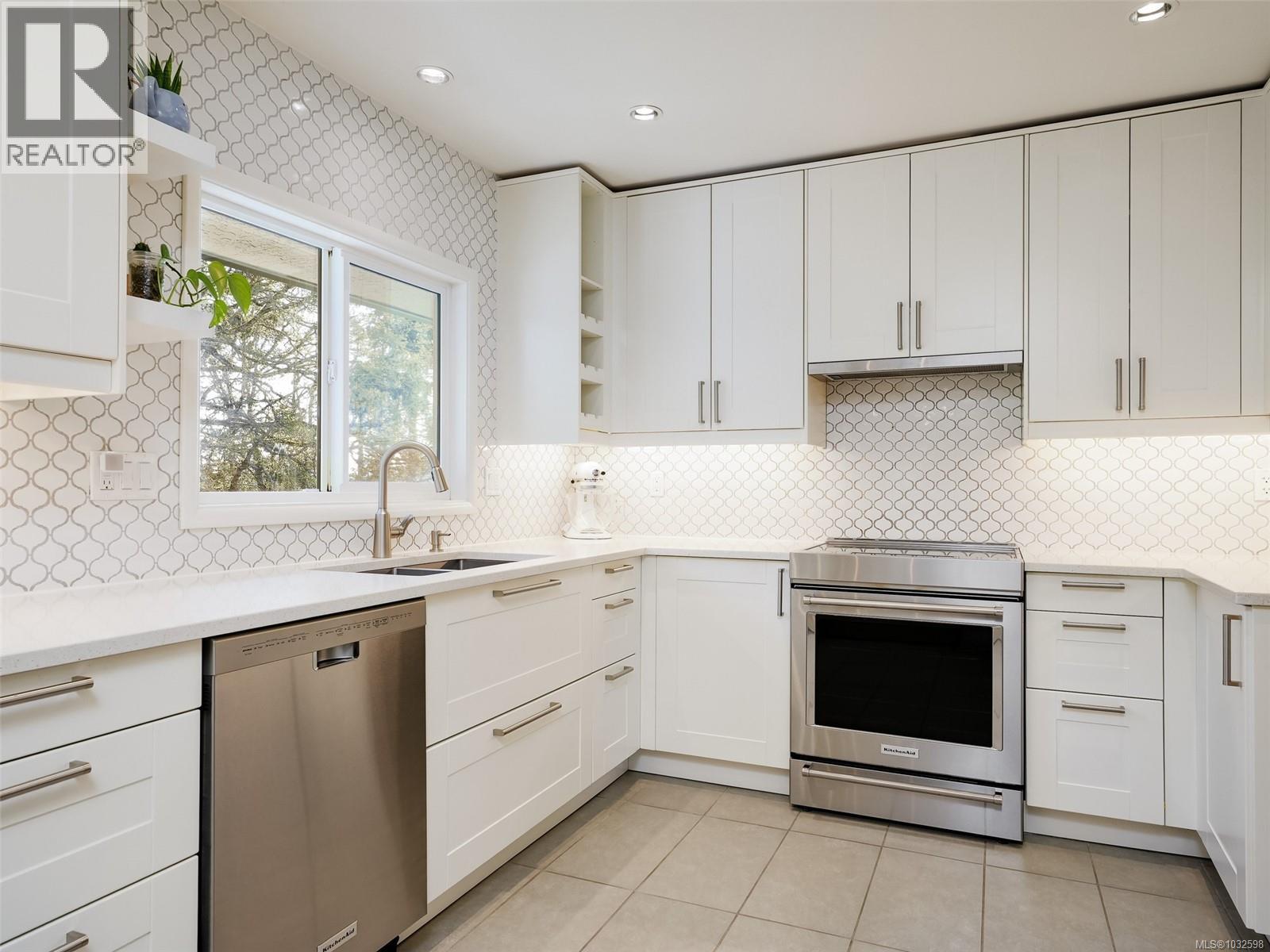 632 Lambie Dr, Saanich, British Columbia  V8Z 2L8 - Photo 7 - 1032598