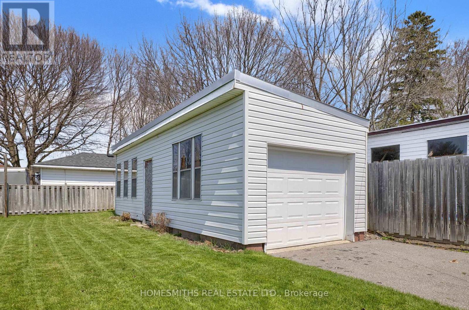 590 Olive Avenue, Oshawa, Ontario  L1H 2R5 - Photo 4 - E13051140