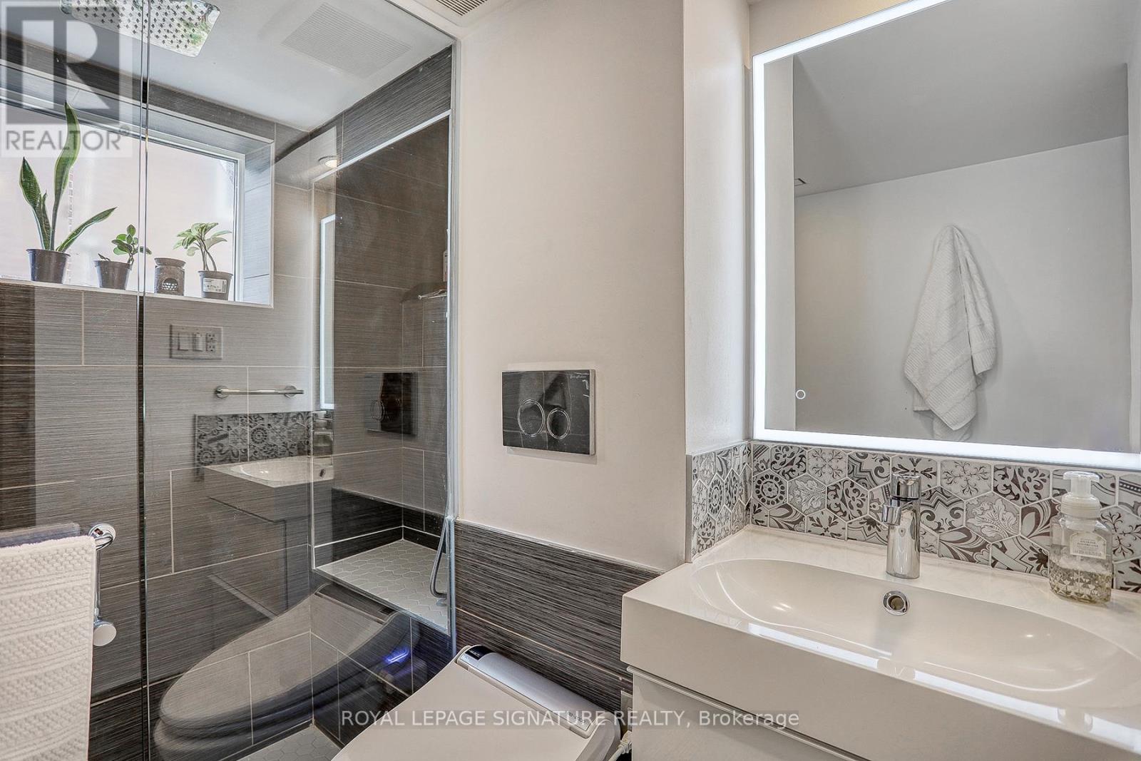 270 Roywood Drive, Toronto, Ontario  M3A 2E6 - Photo 32 - C12832636