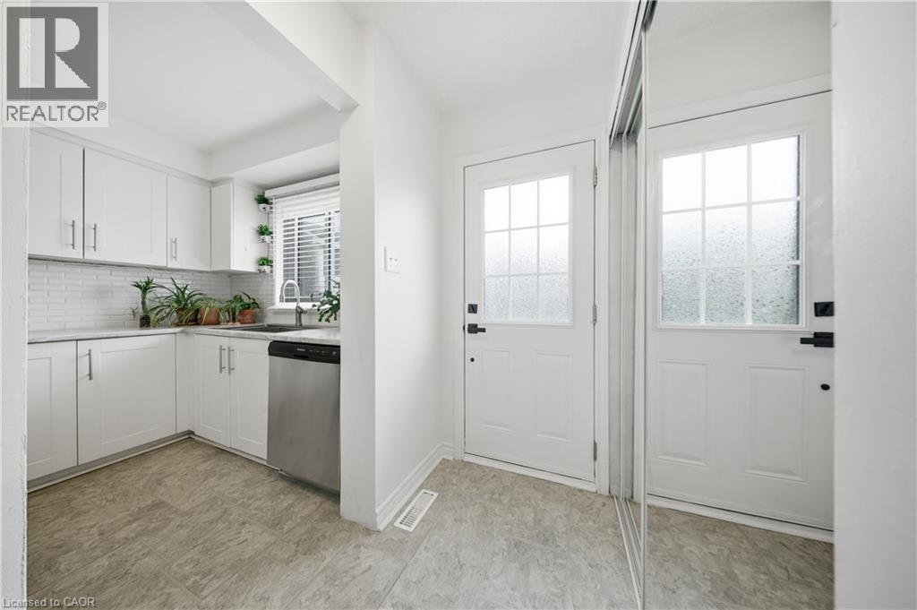 2779 Gananoque Drive Unit# 40, Mississauga, Ontario  L5N 2E4 - Photo 7 - 40821889