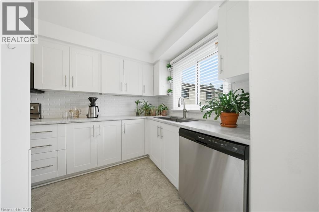 2779 Gananoque Drive Unit# 40, Mississauga, Ontario  L5N 2E4 - Photo 8 - 40821889