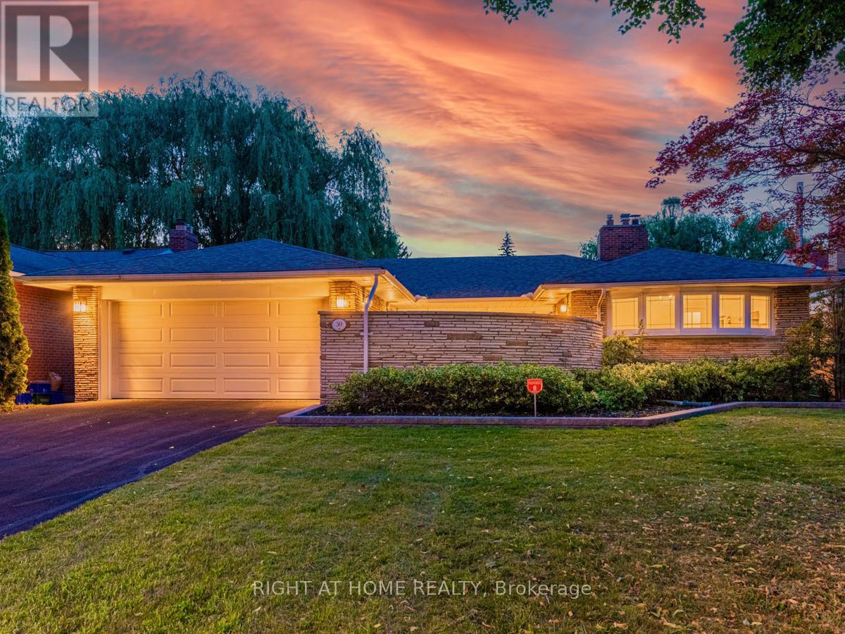 30 HAWKSBURY DRIVE, Toronto, Ontario