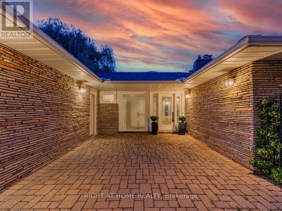 30 Hawksbury Drive, Toronto, Ontario  M2K 1M3 - Photo 2 - C13051032