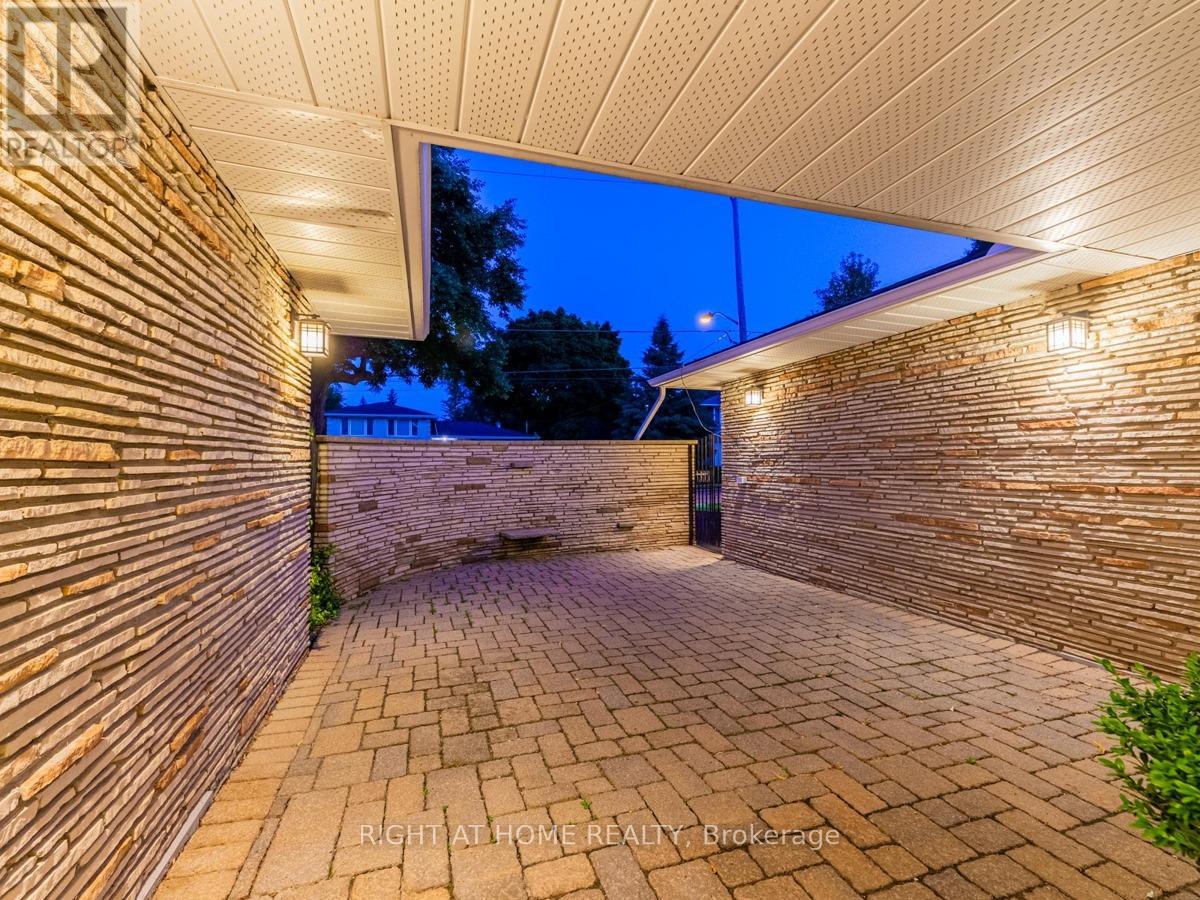 30 Hawksbury Drive, Toronto, Ontario  M2K 1M3 - Photo 3 - C13051032