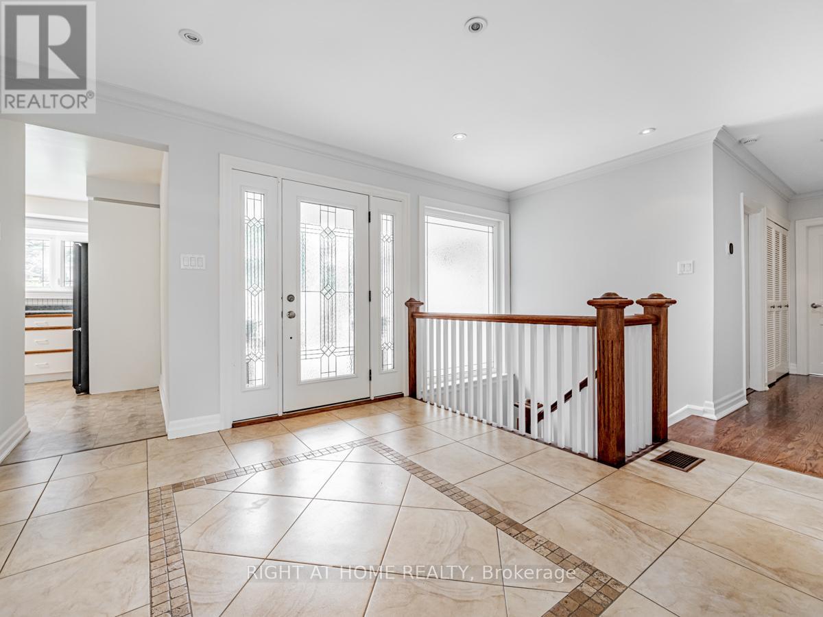 30 Hawksbury Drive, Toronto, Ontario  M2K 1M3 - Photo 4 - C13051032