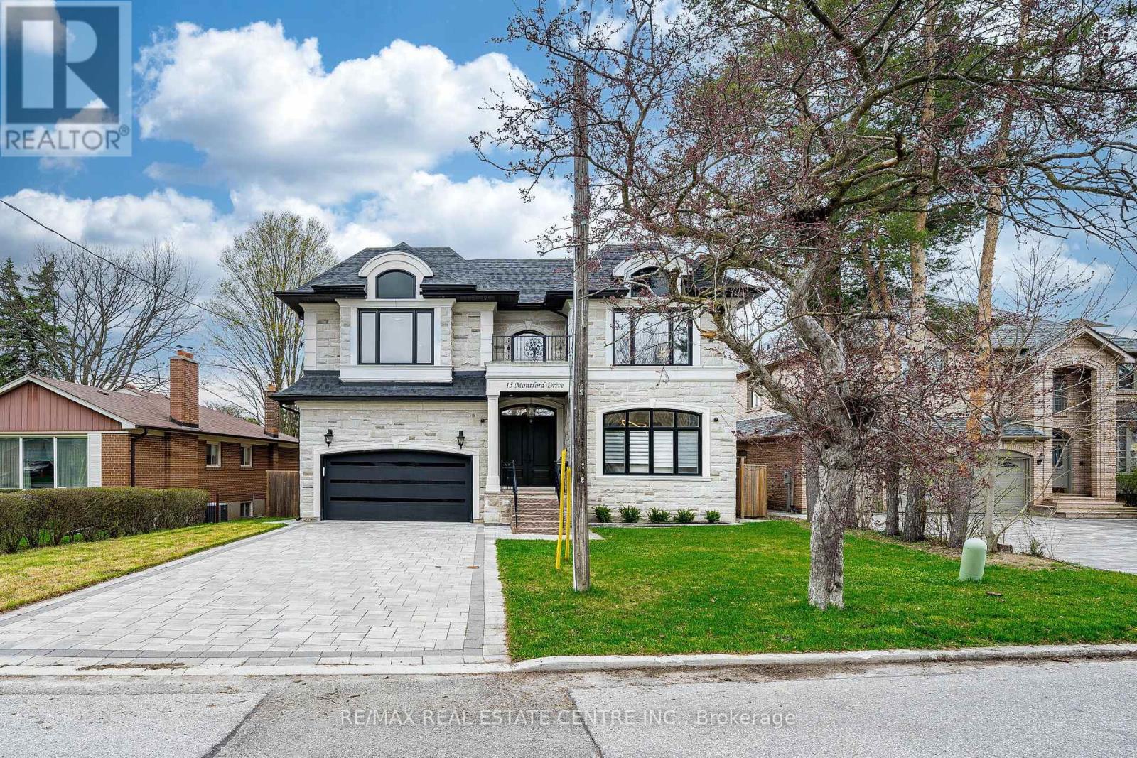 15 MONTFORD DRIVE, Toronto, Ontario