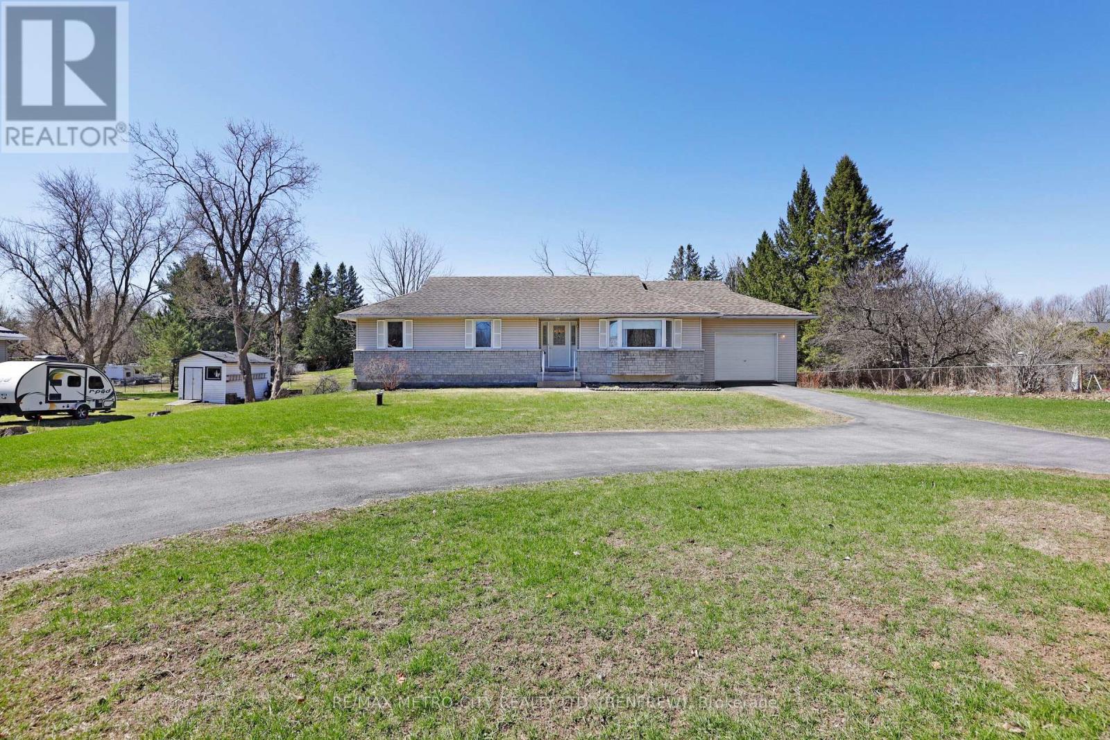3805 Burnstown Road, Renfrew, Ontario  K7V 3Z4 - Photo 2 - X13051176