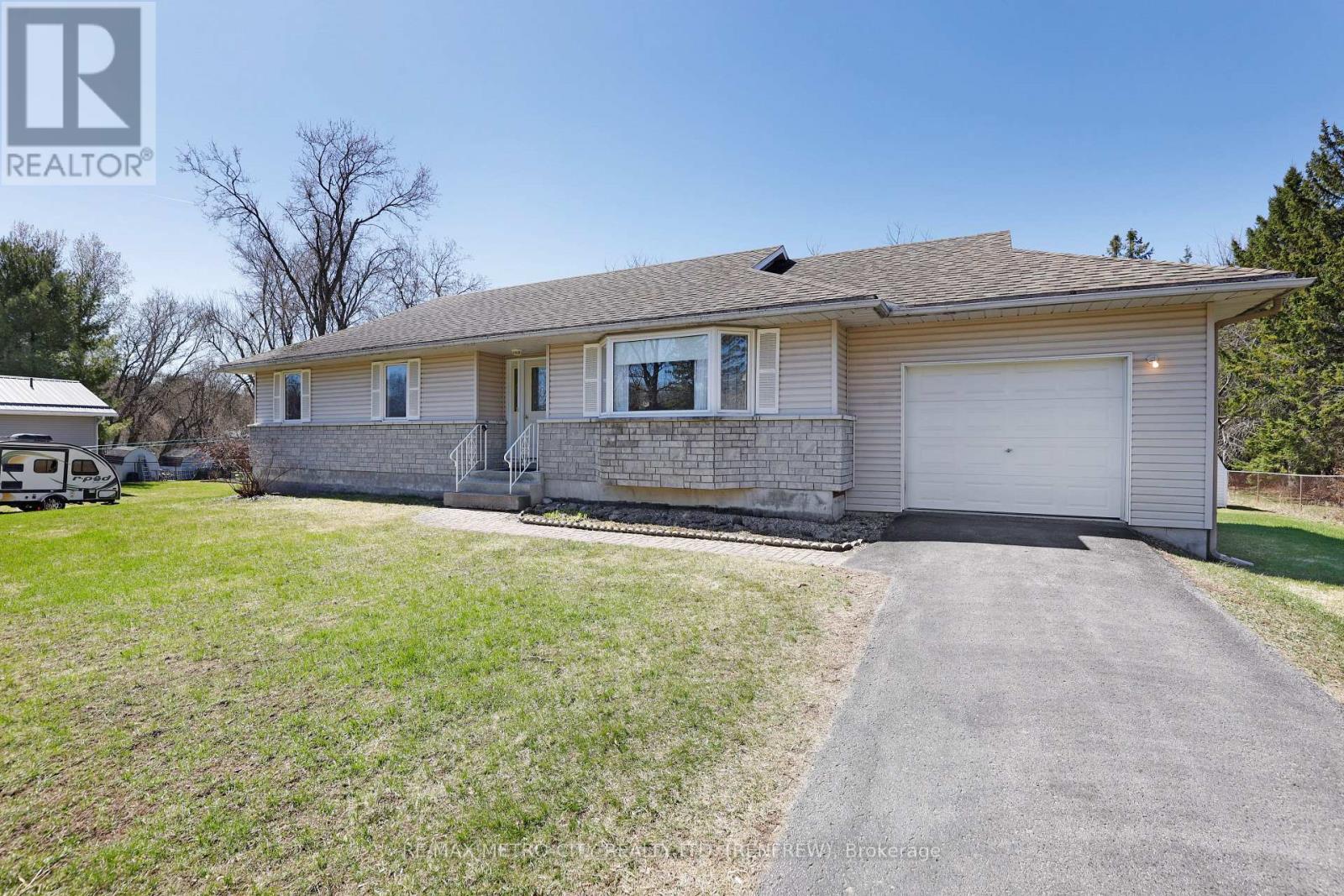 3805 Burnstown Road, Renfrew, Ontario  K7V 3Z4 - Photo 4 - X13051176