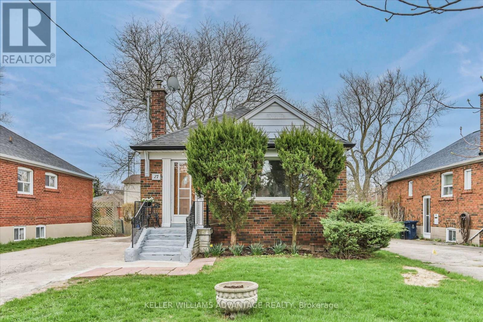 27 INNISMORE CRESCENT, Toronto, Ontario