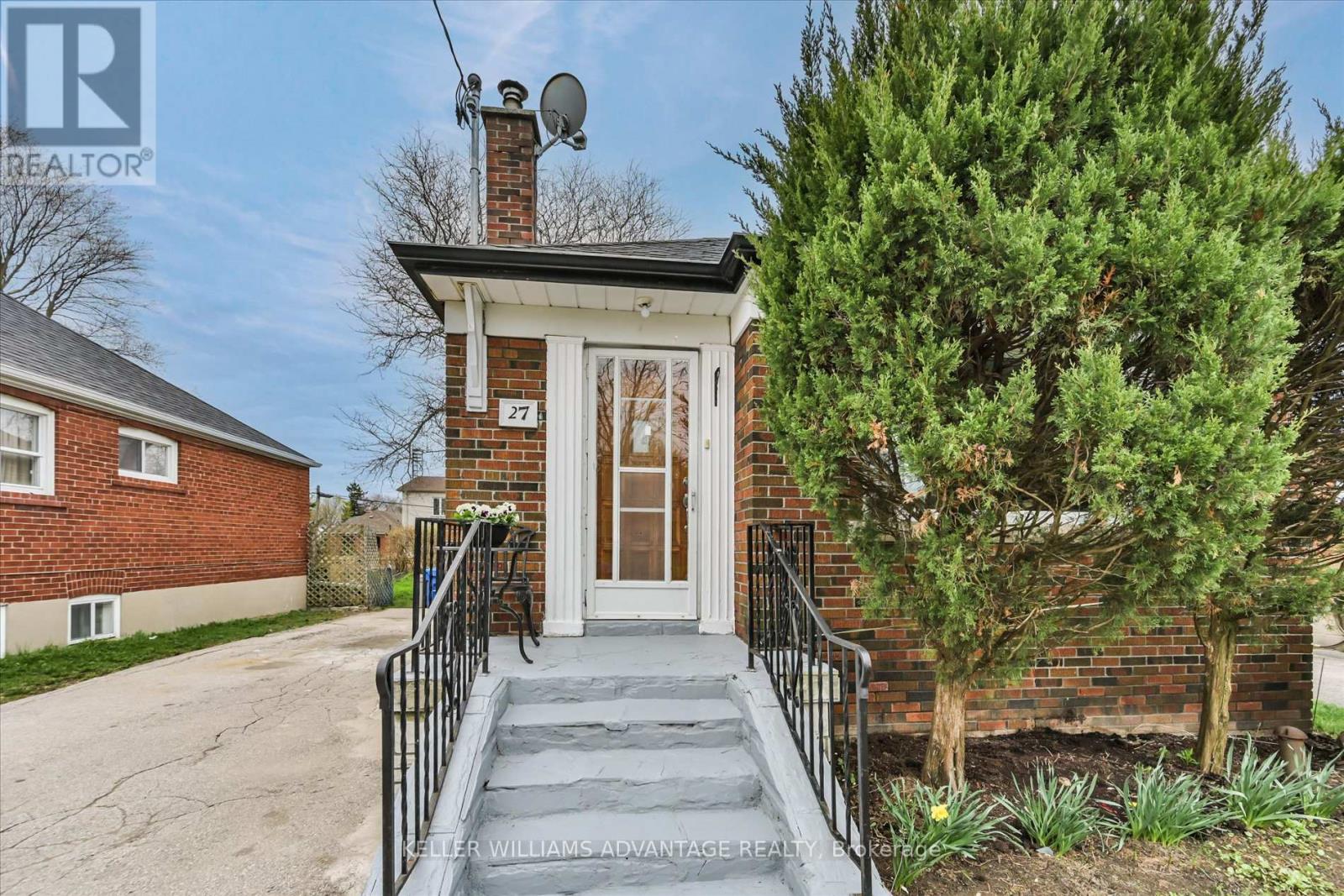 27 Innismore Crescent, Toronto, Ontario  M1R 1C8 - Photo 4 - E13051138