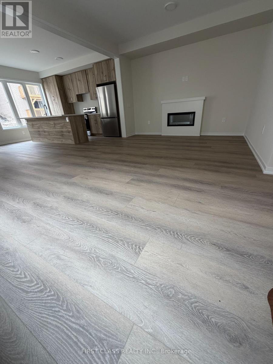 26 Helmkay Avenue, Richmond Hill, Ontario  L4E 1P4 - Photo 3 - N13051034