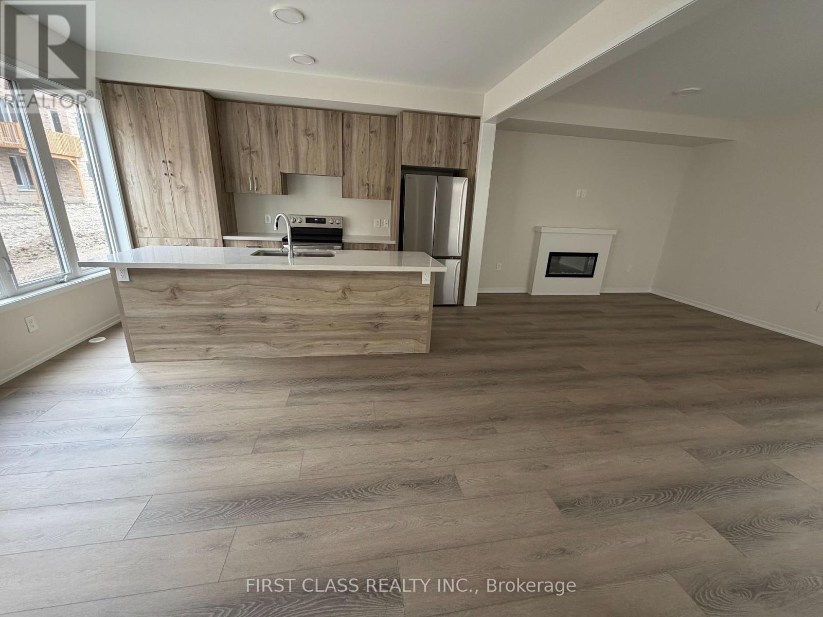 26 Helmkay Avenue, Richmond Hill, Ontario  L4E 1P4 - Photo 4 - N13051034