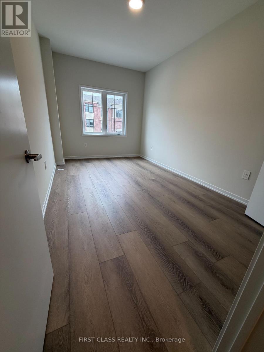 26 Helmkay Avenue, Richmond Hill, Ontario  L4E 1P4 - Photo 9 - N13051034