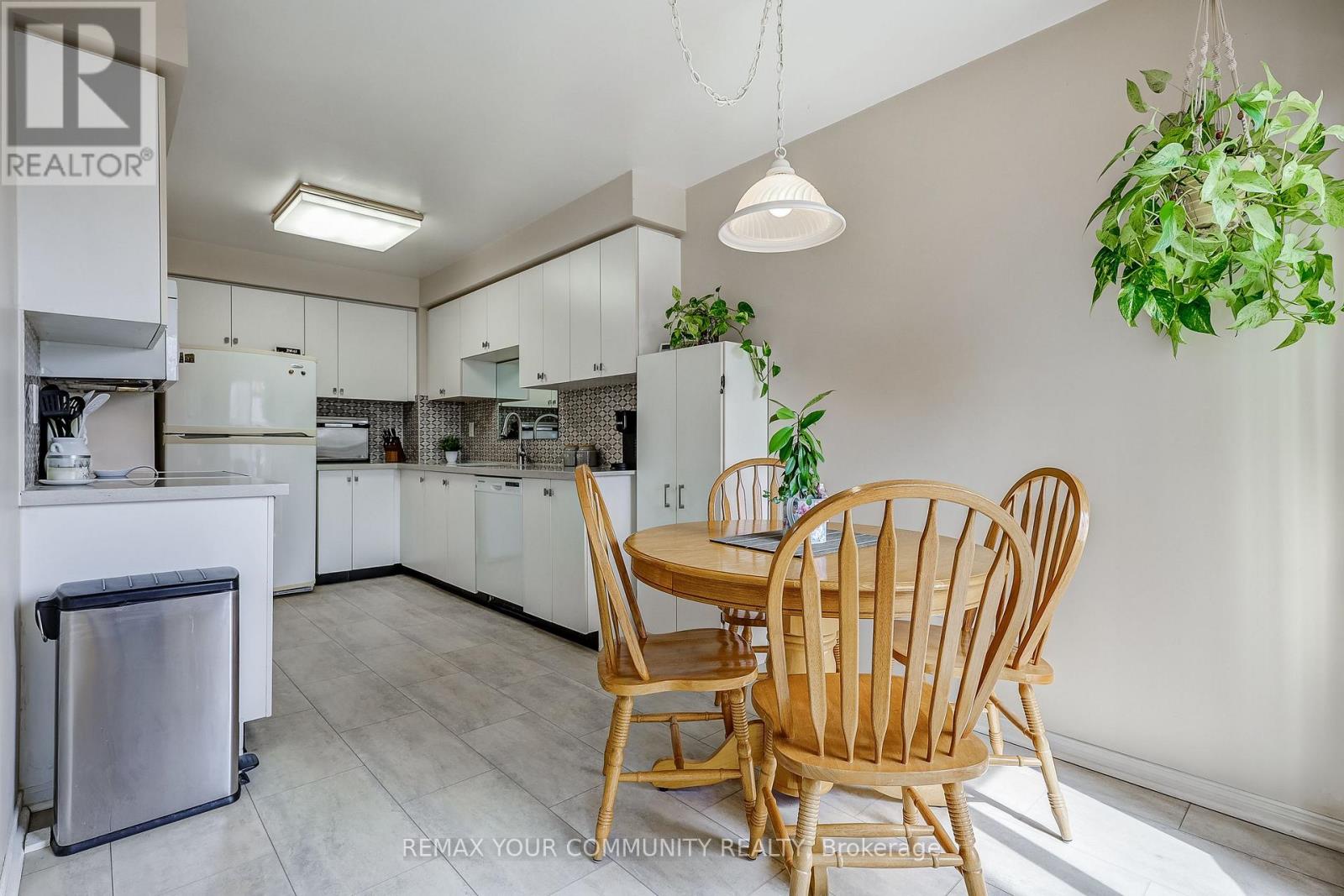 923 Caribou Valley Circle, Newmarket, Ontario  L3X 1W9 - Photo 7 - N13051086