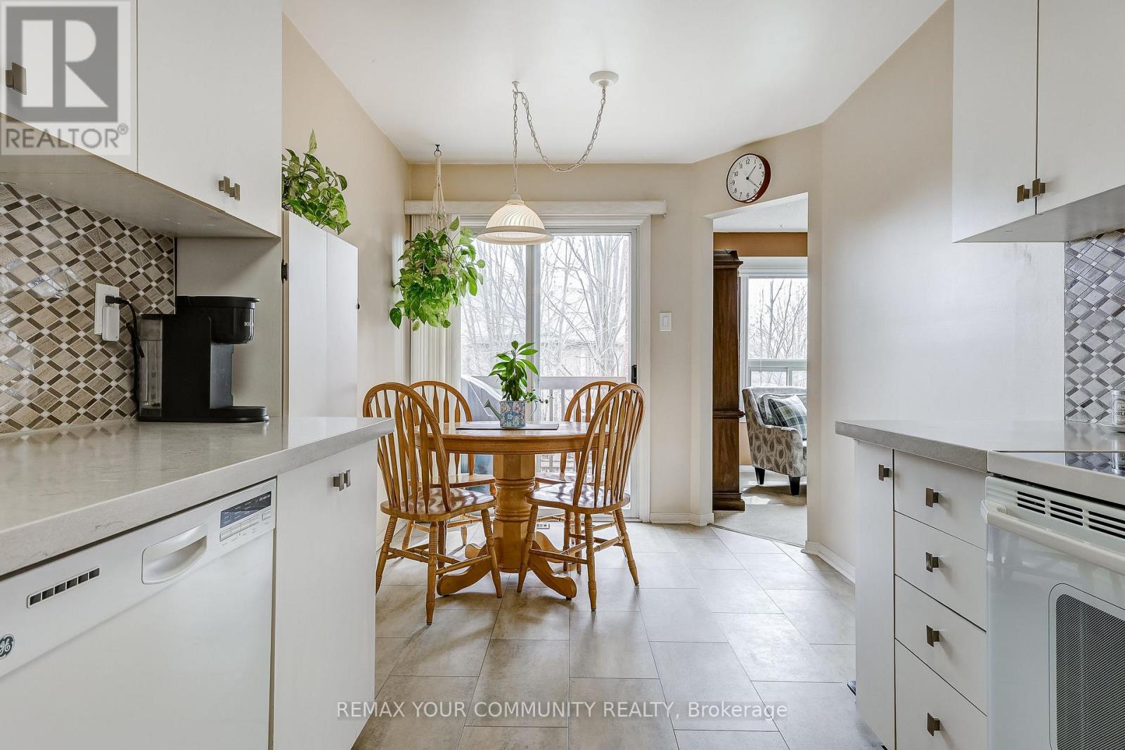 923 Caribou Valley Circle, Newmarket, Ontario  L3X 1W9 - Photo 8 - N13051086